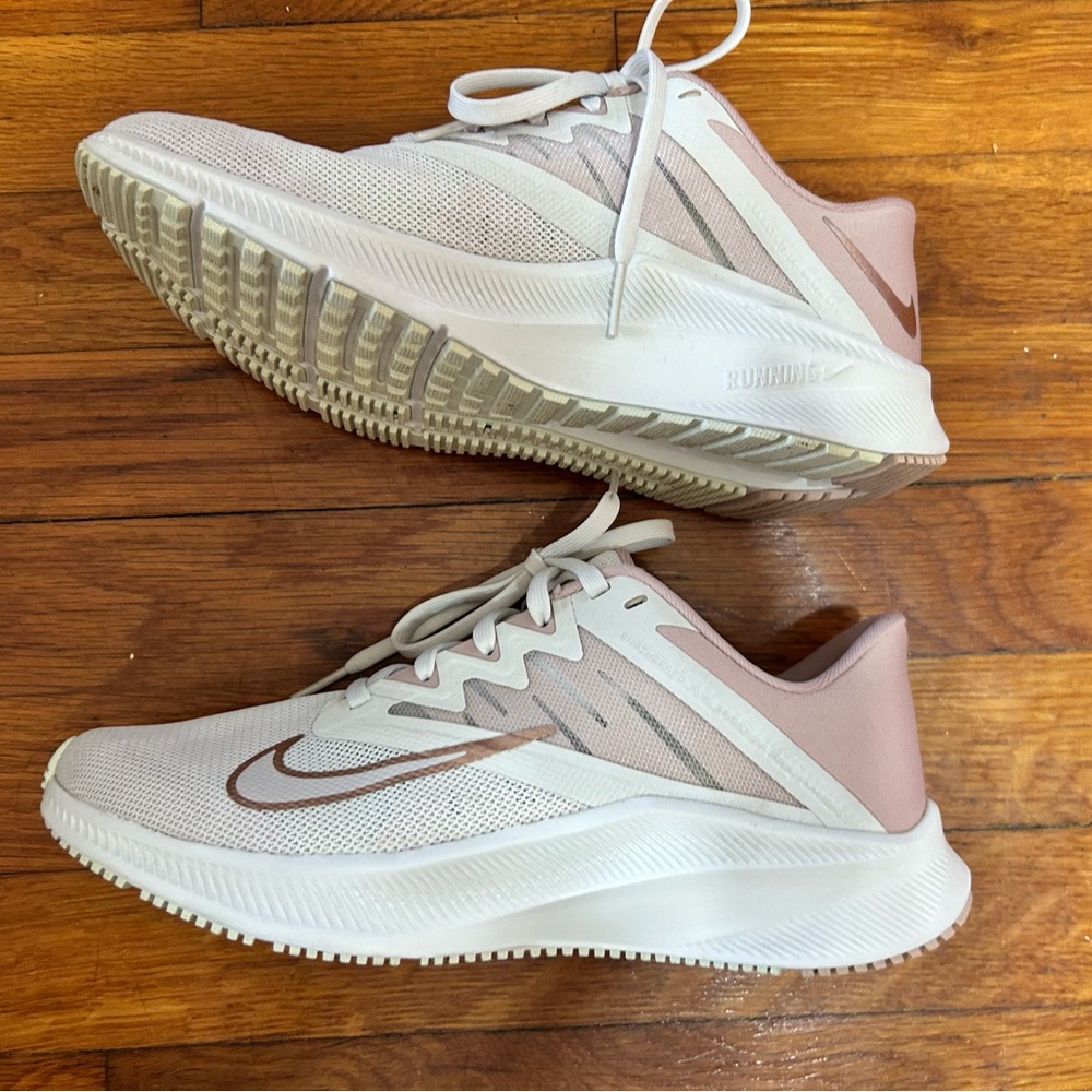 Women’s light pink Nike shoes size 7 - Picture 3 of 8